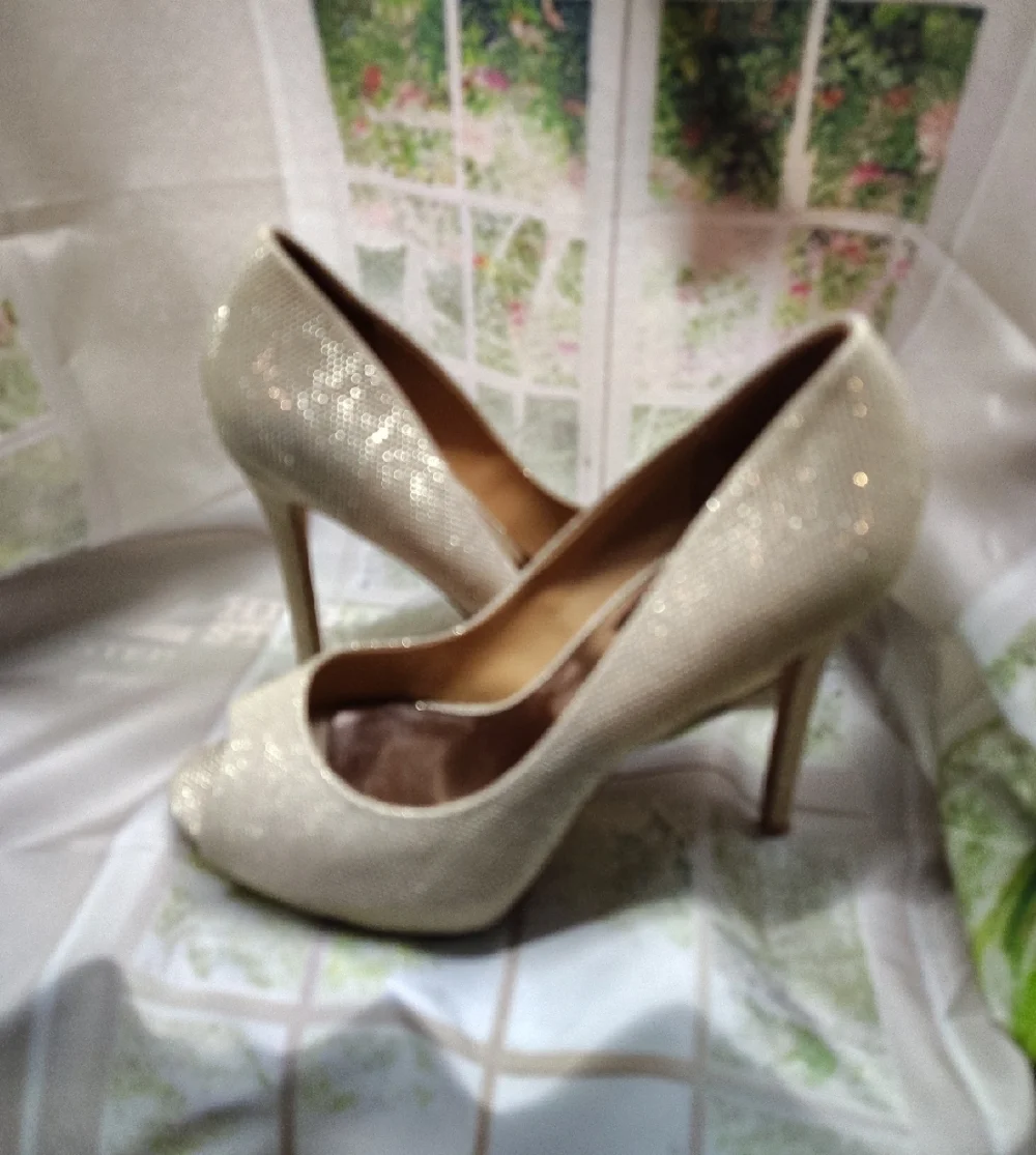 Badgley Mischka Gold Peep-Toe High Heel Pumps Sz. 10